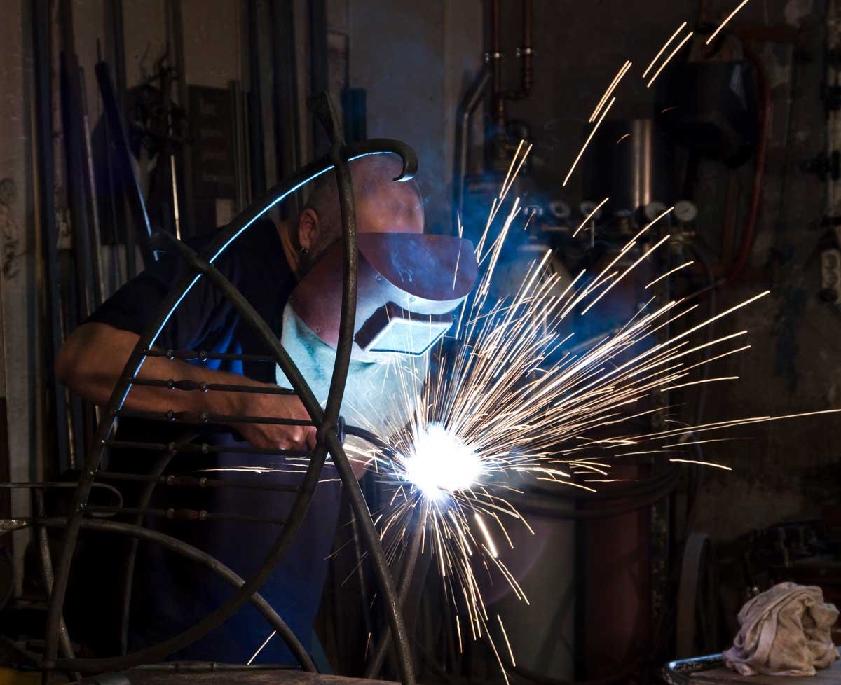 Nützliche Texte leuchten in den Suchmaschinen und in KI-Chatbots (GEO) – der Lohn für harte Arbeit.